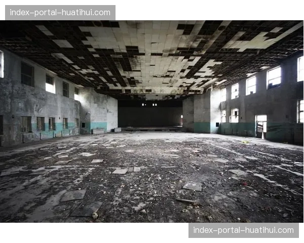 深夜的仓库：一个由废弃工厂改造的室内BMX场地如何成为城市青年的“圣地”