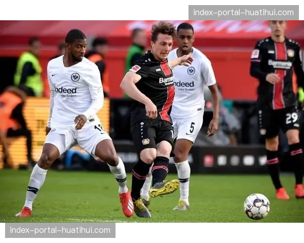 转会市场策略:拜仁的巨星政策与勒沃库森的“造星工厂”模式对比 转会市场策略:拜仁的巨星政策与勒沃库森的“造星工厂”模式对比