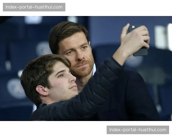 从垫底到争冠:勒沃库森队主教练阿隆索的执教哲学与战术革命 从垫底到争冠:勒沃库森队主教练阿隆索的执教哲学与战术革命